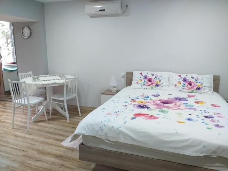 Boutique Apartment 17 Tbilisi ภายนอก รูปภาพ